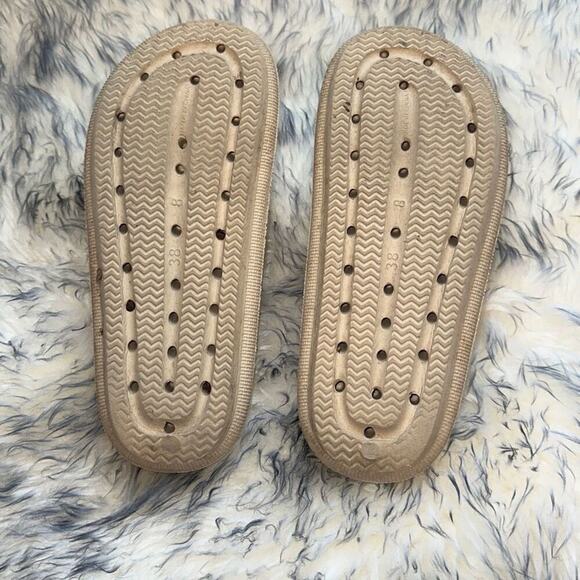 CUSHIONAIRE Recovery Slide Sandals | Sz 8 - Picture 3 of 8